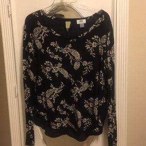 Old navy long sleeve top with little back opening